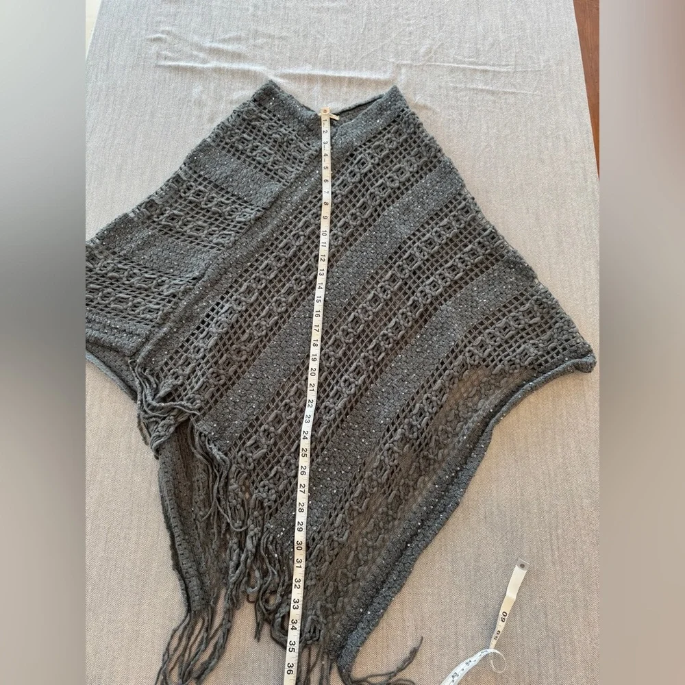 Gray knit poncho /shawl with sequin and fringe detail Riah fashion LA - Picture 10 of 11